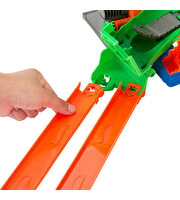 Hot Wheels Monster Trucks Köpek Balığı ve Dinozor Korkunç Ejderhaya Karşı Oyun Seti JFR06