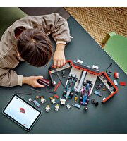 LEGO City F1 Garajı ve Mercedes-AMG ve Alpine Arabaları 60444