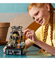 LEGO Wednesday Addams Figürü 76780