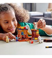 LEGO Minecraft Ticaret Noktası 21167