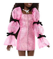 Barbie Deluxe Style Serisi Metalik Pembe Elbiseli Bebek JJN75