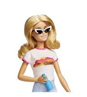 Barbie Seyahatte Bebeği ve Aksesuarları HJY18