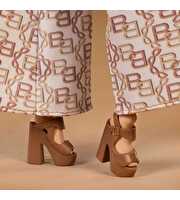 Barbie Signature Basics İkonik Koleksiyon Bebeği Model 07 JJX26