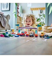 LEGO DUPLO Kasabası F1 Takımı Yarış Arabaları ve Sürücüler 10445