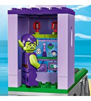 LEGO Spider-Man Spidey Ekibi Yeşil Goblinin Deniz Fenerinde 10790