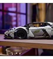 LEGO Technic Lamborghini Revuelto Süper Spor Araba 42214