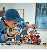 LEGO City Hurdalık ve Arabalar 60472