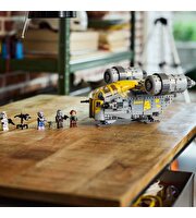 LEGO Star Wars: Mandalorian ve Grogu Razor Crest 75447