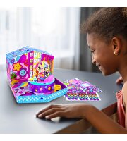 Decora Girlz Bebeği ve Sticker Store Oyun Seti