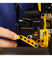 LEGO Technic Volvo L120 Electric Tekerlekli Yükleyici 42209