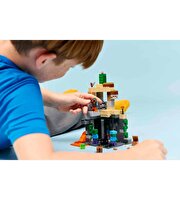 LEGO Minecraft Zombi Zindanı 21587
