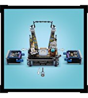 LEGO Wednesday Addams Figürü 76780