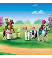LEGO Friends At Ahırı ve Binicilik Akademisi 42688