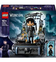 LEGO Wednesday Addams Figürü 76780