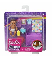 Barbie Bebek Bakıcısı Özellikli Minik Bebekler Bez Değiştirme Zamanı GHV86
