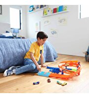 Hot Wheels İkili Yarış ve Akrobasi Pisti HTK17