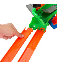 Hot Wheels Monster Trucks Köpek Balığı ve Dinozor Korkunç Ejderhaya Karşı Oyun Seti JFR06