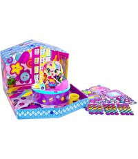 Decora Girlz Bebeği ve Sticker Store Oyun Seti