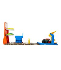 Hot Wheels Monster Trucks Patlama İstasyonu Oyun Seti HFB12