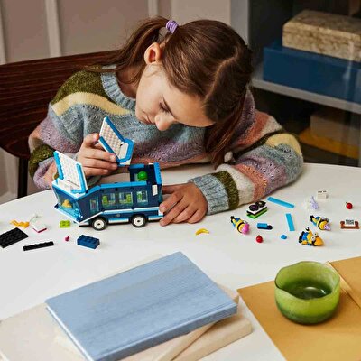 LEGO Despicable Me 4 Minyonların Müzikli Parti Otobüsü 75581