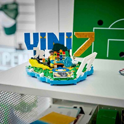 LEGO Editions Vini Jr. Unutulmaz Futbol Anları 43027