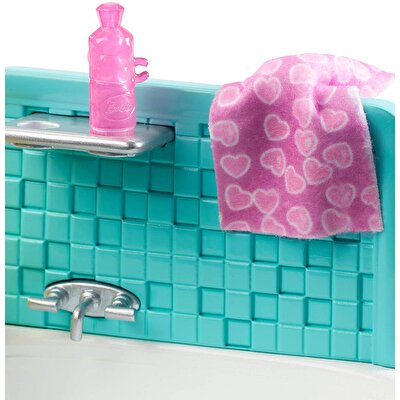 Barbie Bebek Bakıcılığı Oyun Seti Banyo Temalı Esmer FXH06