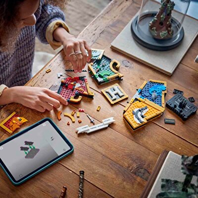 LEGO Harry Potter Hogwarts Bina Arması 76462