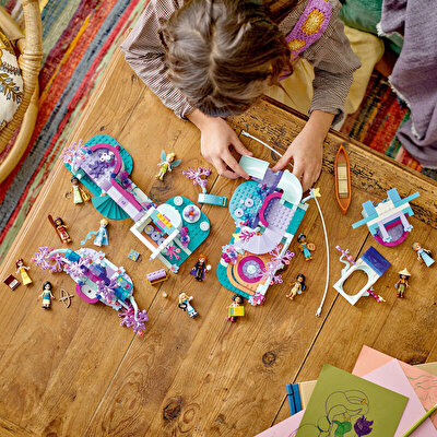 LEGO Disney Büyülü Ağaç Ev 43215