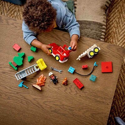 LEGO DUPLO Kasabası Hortumlu İtfaiye Aracı ve İtfaiyeci 10473