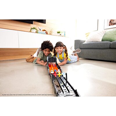 Hot Wheels Racerverse Ultimate Batman Pist Seti HXN21