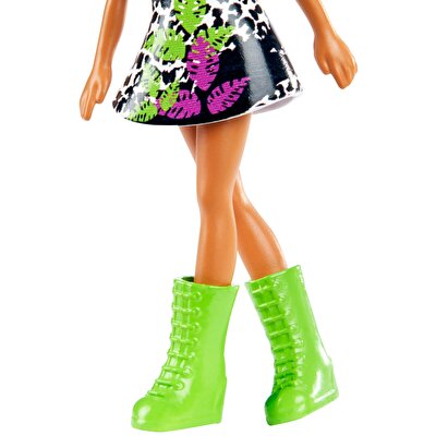 Polly Pocket ve Arkadaşları Serisi Siyah Beyaz Desenli Kıyafetli Shani GKL29