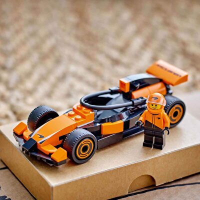 LEGO City McLaren Yarış Arabalı F1 Sürücüsü 60442