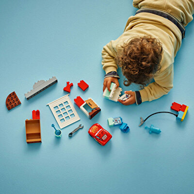 LEGO Duplo Disney ve Pixar Arabalar McQueen’in Doc’un Garajını Ziyareti 10456