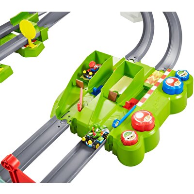 Hot Wheels Mario Kart Motorlu Çılgın Dönüş Parkuru Yarış Seti GCP27