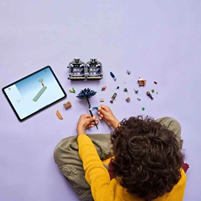 LEGO Wednesday Siyah Yıldız Çiçeği 76784