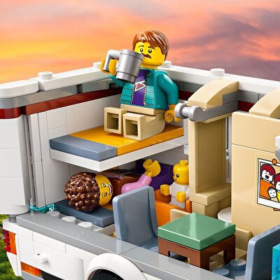 LEGO City Tatil Macera Karavanı 60454
