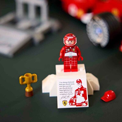 LEGO Icons Ferrari F2004 ve Michael Schumacher 11375