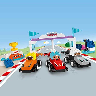 LEGO DUPLO Kasabası F1 Takımı Yarış Arabaları ve Sürücüler 10445