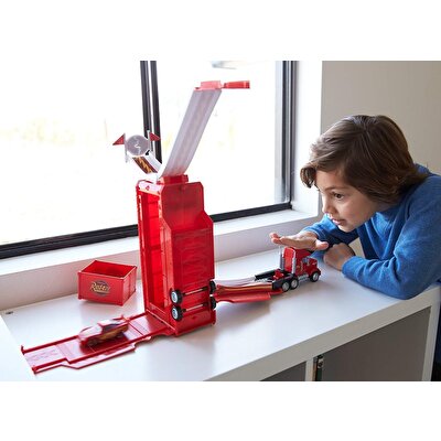 Cars Mack Tır ve Yarış Seti DVF39