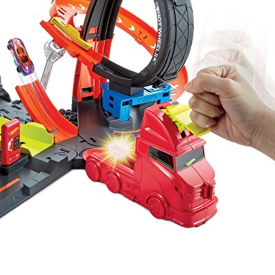 Hot Wheels Zehirli Goril Saldırısı Oyun Seti GTT94