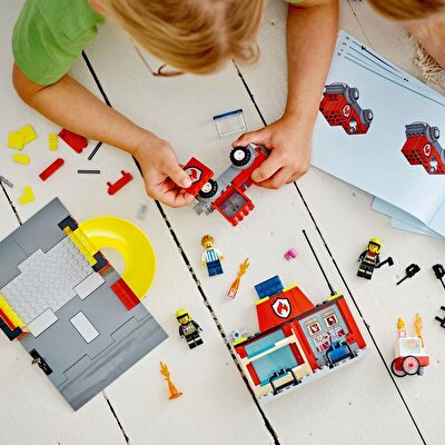 LEGO City İtfaiye Merkezi ve İtfaiye Kamyonu 60375