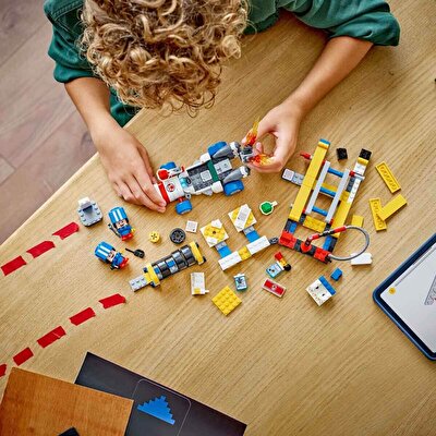 LEGO Super Mario: Mario Kart – Toad’un Garajı 72035