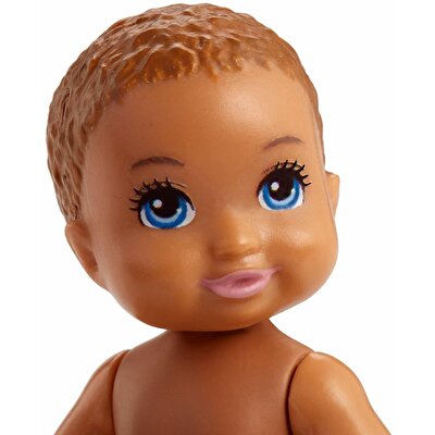 Barbie Bebek Bakıcısı Serisi Minik Bebek Kahverengi Saçlı Pembe Biberonlu FHY78