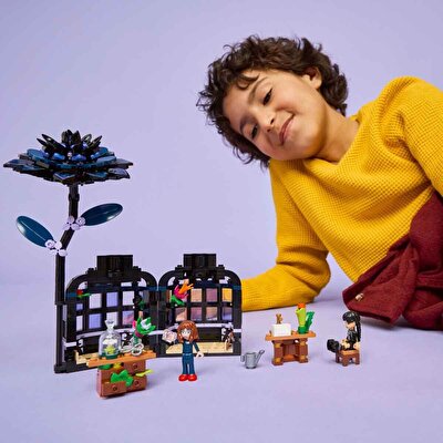 LEGO Wednesday Siyah Yıldız Çiçeği 76784