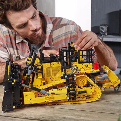 LEGO Technic Uygulama Kumandalı Cat D11 Buldozer 42131
