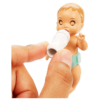 Barbie Bebek Bakıcılığı Oyun Seti Uyku Temalı Açık Tenli Bebek HJY33
