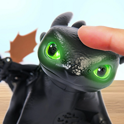Sesli ve Işıklı Ejderhanı Nasıl Eğitirsin İnteraktif Toothless Dişsiz Figür