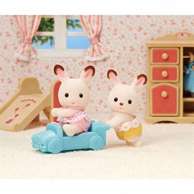 Sylvanian Families Çikolata Kulaklı Tavşan İkiz Bebekleri