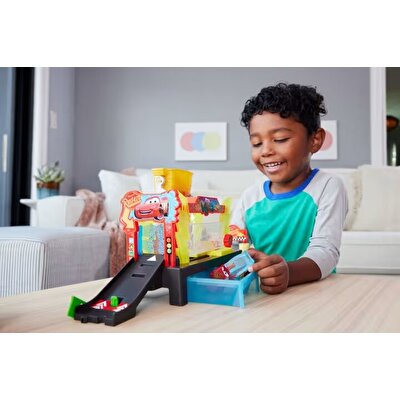 Cars Renk Değiştiren Mcqueen Ile Yıkama Oyun Seti