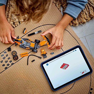 LEGO City McLaren Yarış Arabalı F1 Sürücüsü 60442